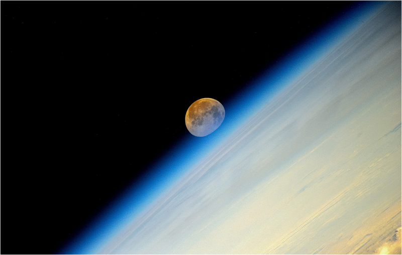Illustration for article titled Las mejores fotos de la superluna de ayer